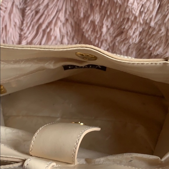 Furla light cream cloth weave and leather bag. - Picture 5 of 6